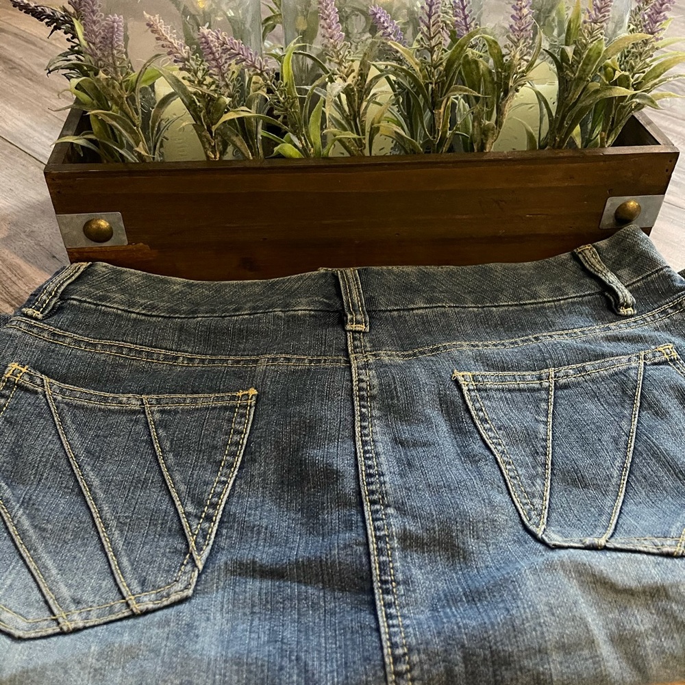 Ladies jean skirt - Picture 2 of 2
